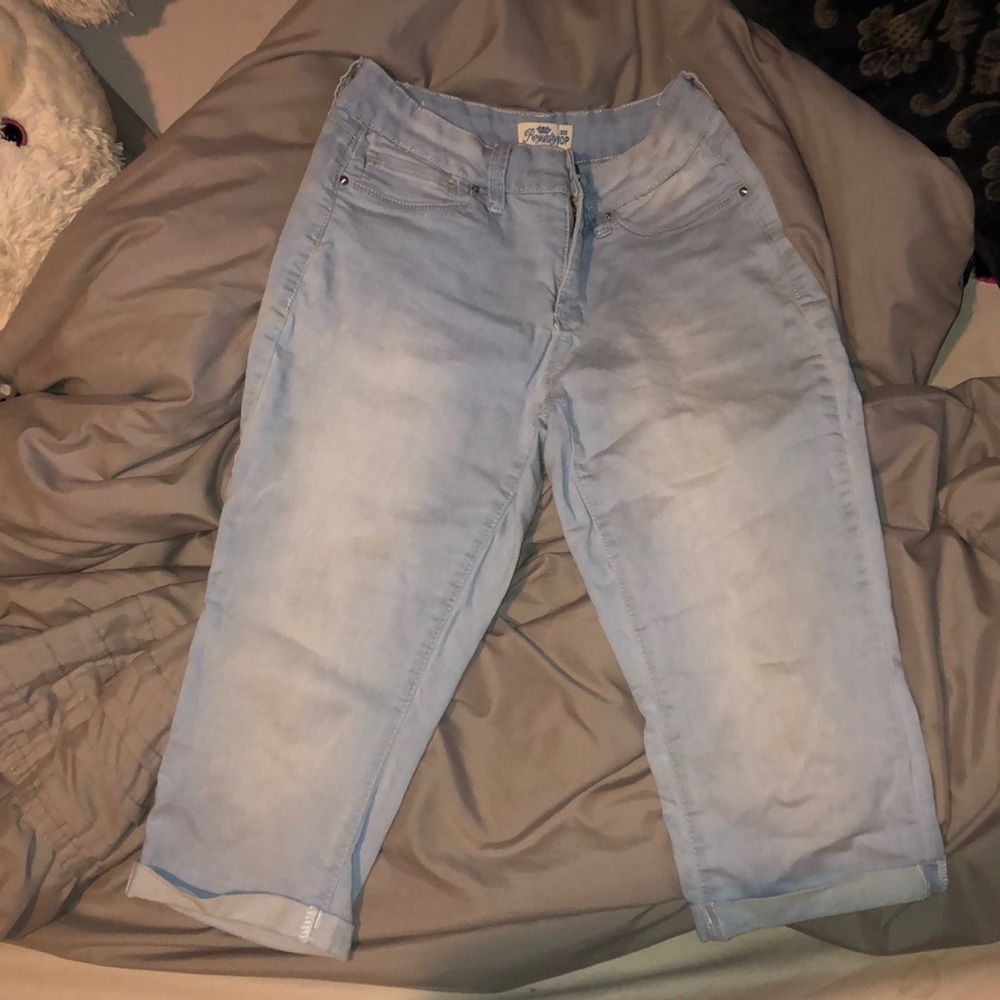 Short pants .